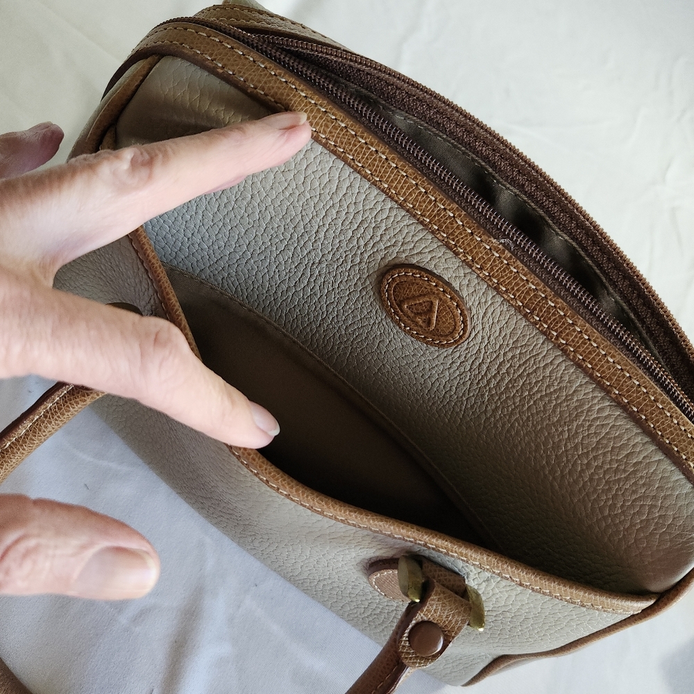Chic Tan and Cream Satchel Bag - Picture 3 of 6